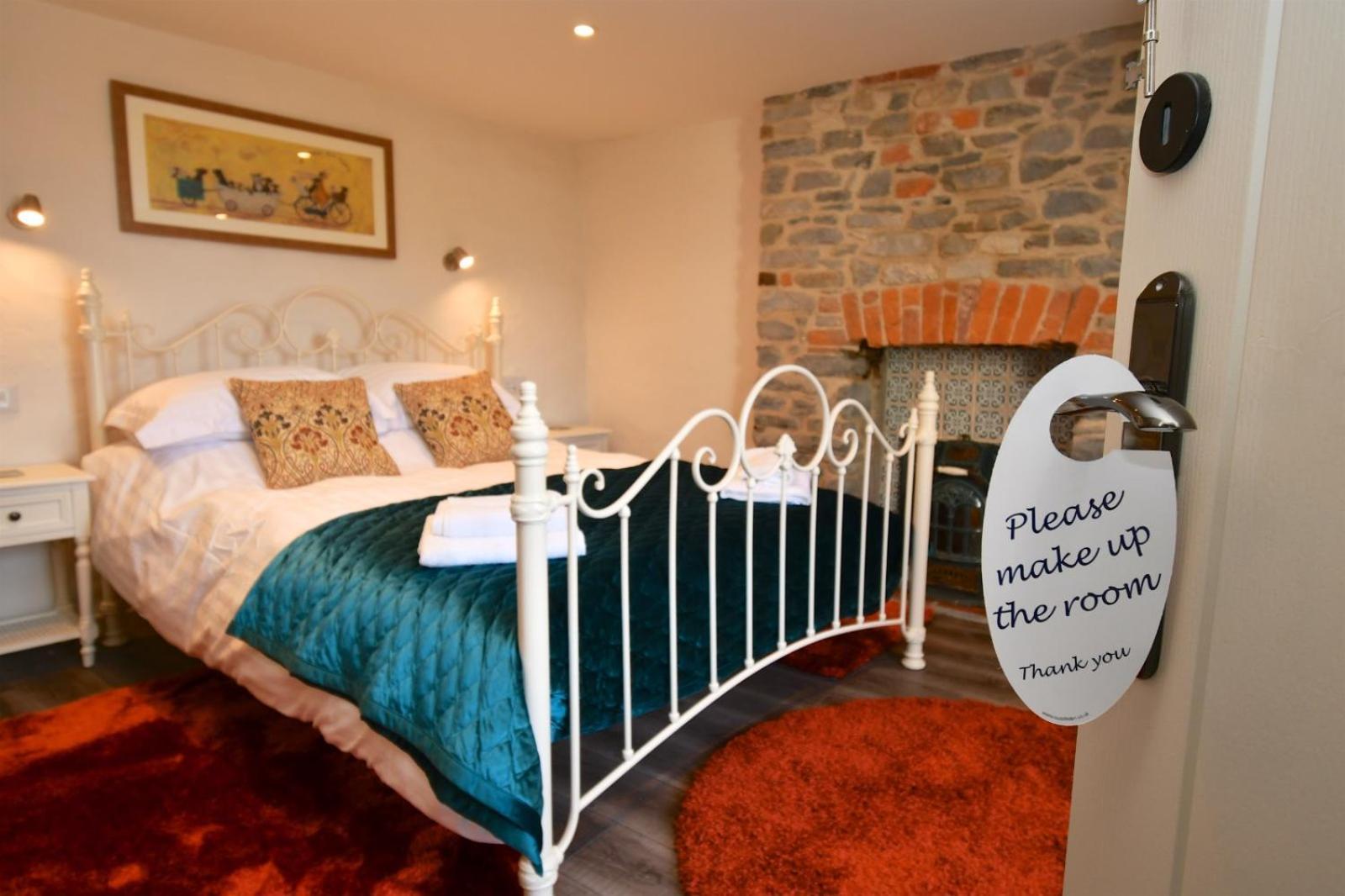 Carew Inn ภายนอก รูปภาพ