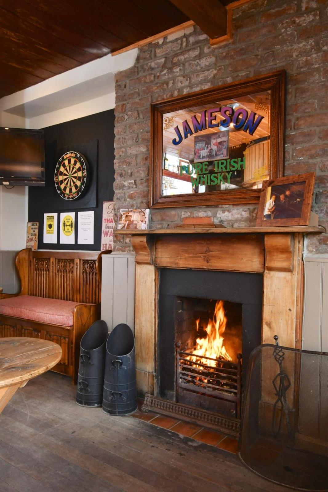 Carew Inn ภายนอก รูปภาพ