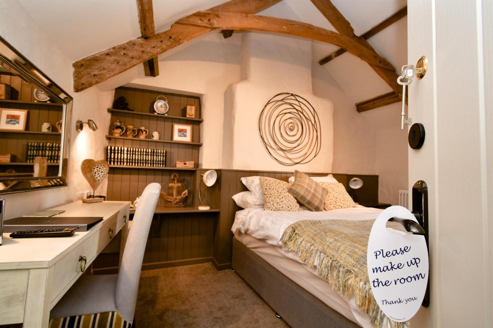 Carew Inn ภายนอก รูปภาพ